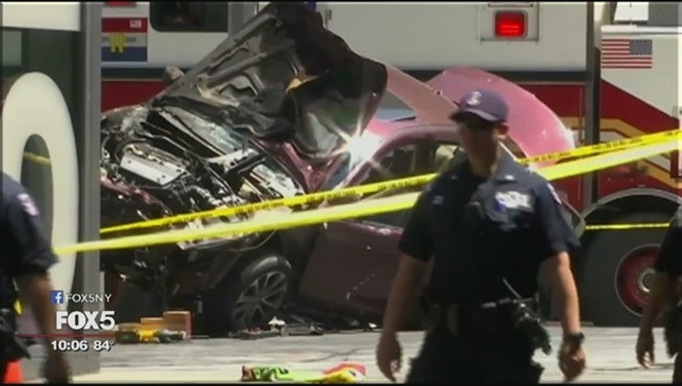 10f1b85f-Car_crashes_into_people_in_Times_Square_0_20170519022105-402970