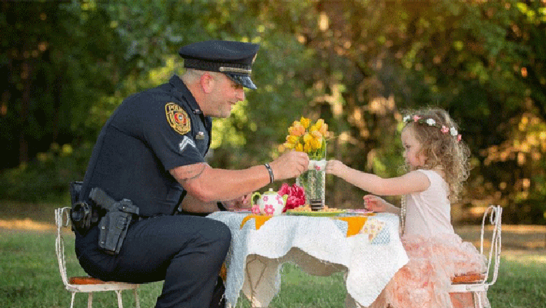 Dallas-officer-and-toddler-tea-party_1469820132791.gif