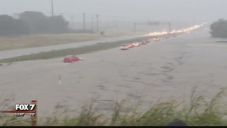 518c444f-Floodwaters_overtake_US_Highway_183_prom_0_20151030180312