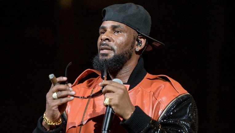 c327a88d-GETTY r kelly_1527021473373.jpg-404023.jpg