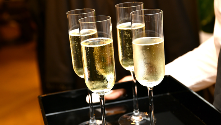 c70d7473-GETTY_champagne_010119_1546361293838-402429.png