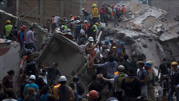 d57f45e3-GETTY_mexico_city_earthquake_092017-401096