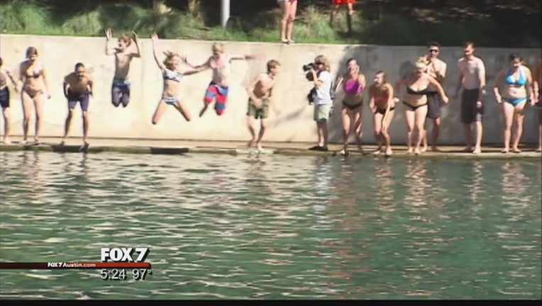 aa7ef1ef-Jump_at_Barton_Springs_Pool_0_20150907223154