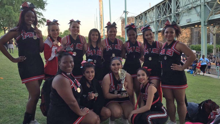 Manor Cheerleaders_1500999996750.jpg