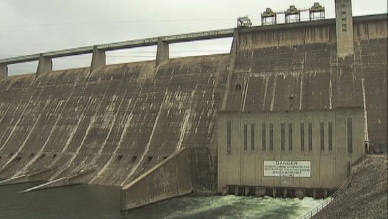 Mansfield_Dam_opens_floodgate_for_first__1_20160425222636