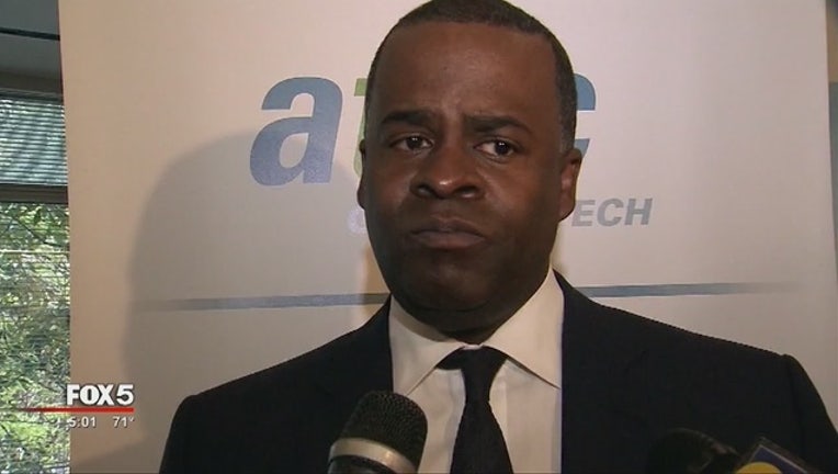 Mayor_orders_more_saecurity_at_airport_1_20160323214907-404959