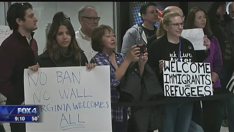 More_protests_at_DFW_Airport_0_20170129033835-409650