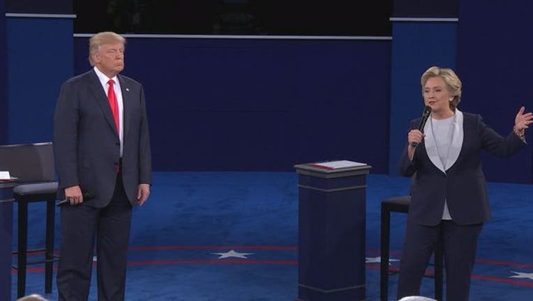 Trump and Clinton debate 2 1-401720