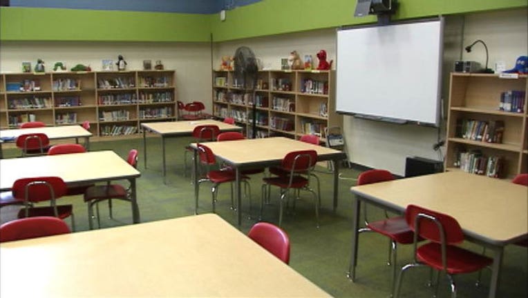 school_classroom-65880.jpg