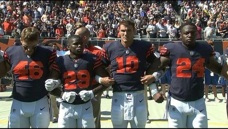 The Chicago Bears linked arms during the national anthem at Sunday's game-404023