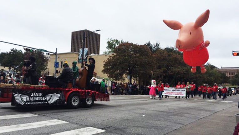 chuys parade_1448756075178.jpg