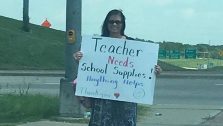40824ccf-Teacher Teresa Danks is begging for school supplies in Oklahoma-404023