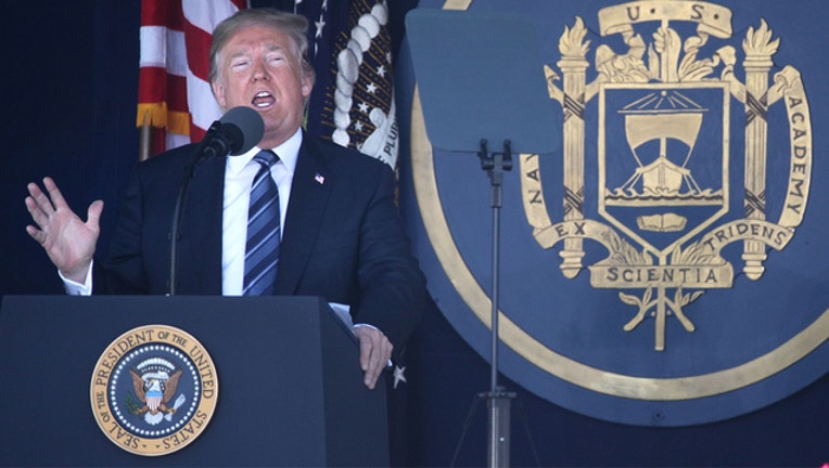 Trump addresses US Naval Academy graduates (GETTY IMAGES)-401720