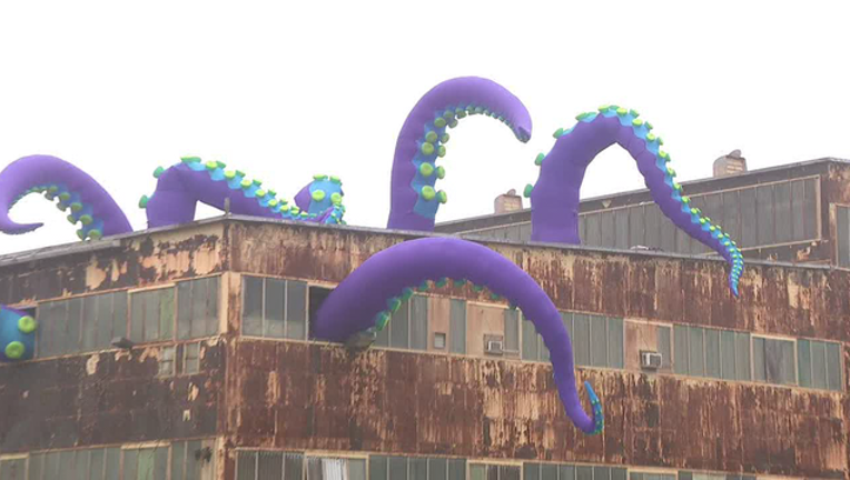 2e1e6699-Sea_monster_at_Navy_Yard-401096