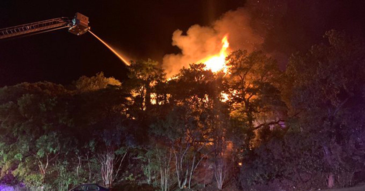 3 displaced in West Austin duplex fire | FOX 7 Austin