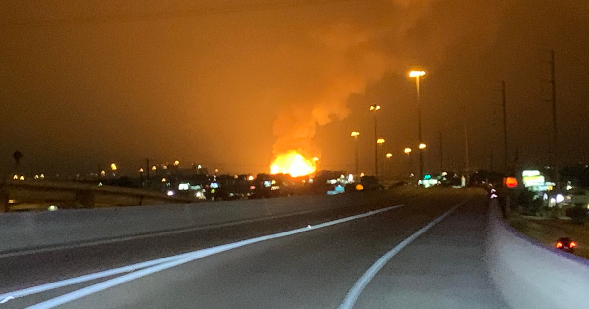 Firefighters battle large structure fire in South Austin | FOX 7 Austin