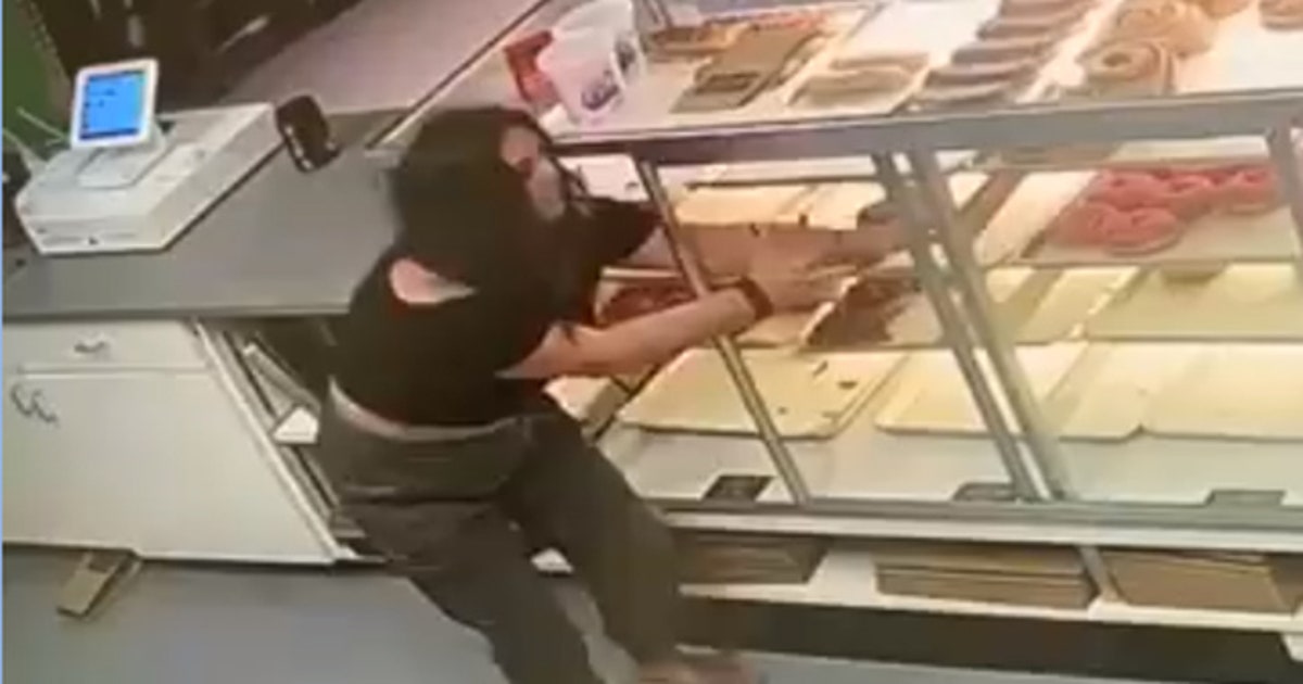 Texas doughnut shop shames woman caught stealing from display case ...