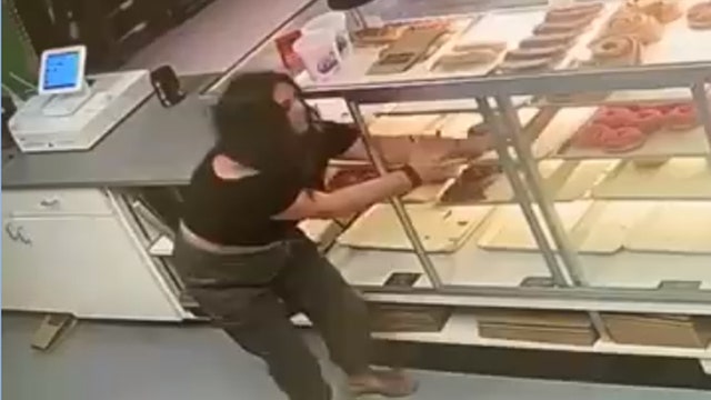 Texas doughnut shop shames woman caught stealing from display case: 'That's methed up'