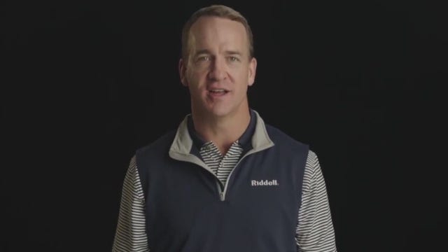 Peyton Manning congratulates Texas School for the Deaf football team