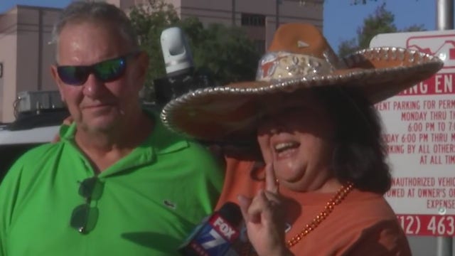 Fans get ready for LSU/UT football game