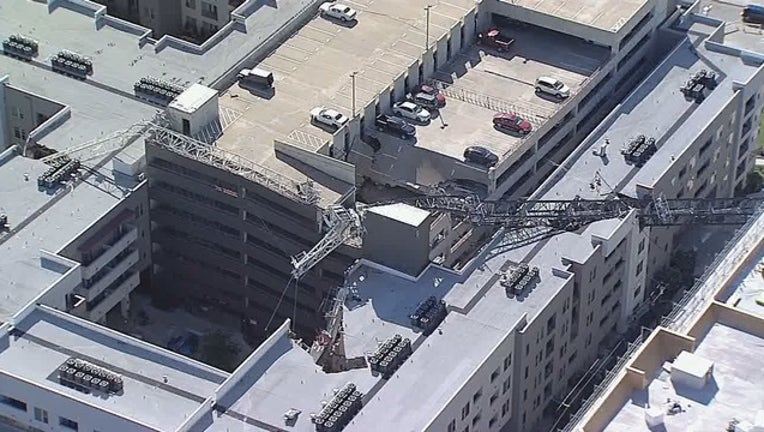 bb237e07-Elan City Lights Dallas apartments crane collapse-409650