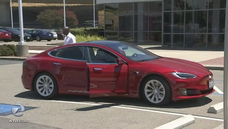 bda341d7-KTVU_TESLAMODEL3_091518-405538