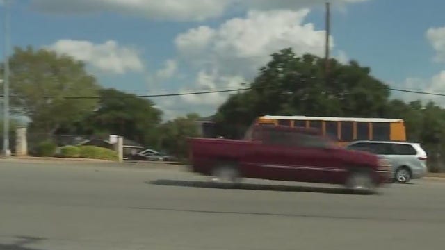 South Austin parents worried about dangerous bus stop