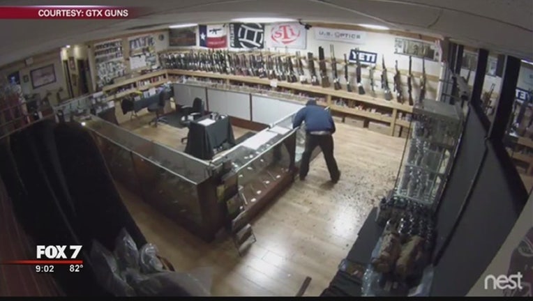 46685dd9-Williamson_County_gun_store_smash___grab_0_20160510025735