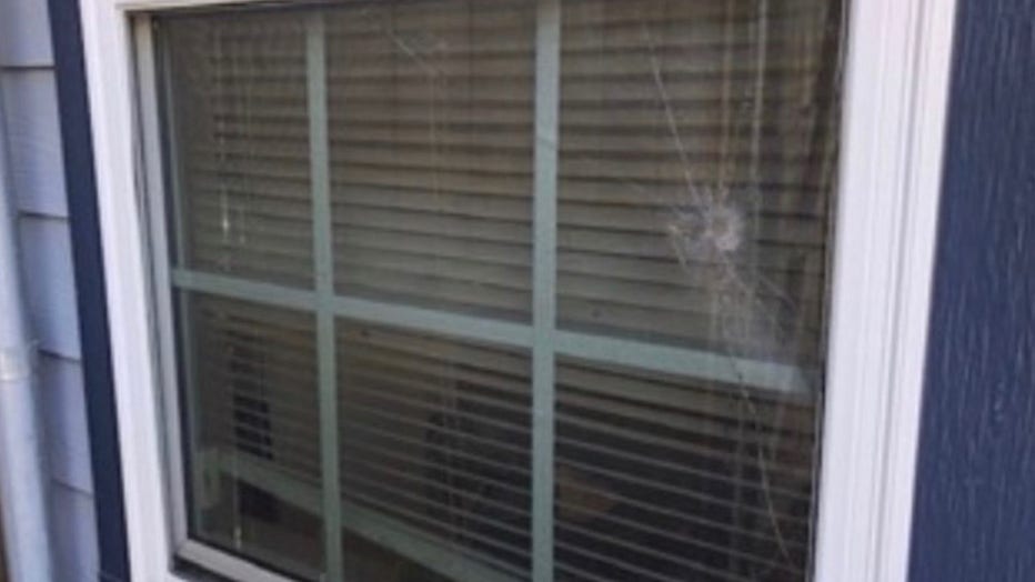 9d12cd63-1013oiswindow.jpg