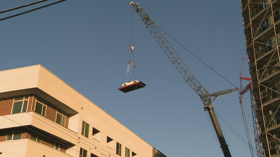 V_CRANE-INTO-APARTMENTS-VEHICLE-RECOVERY-9A_00.00.00.28.png