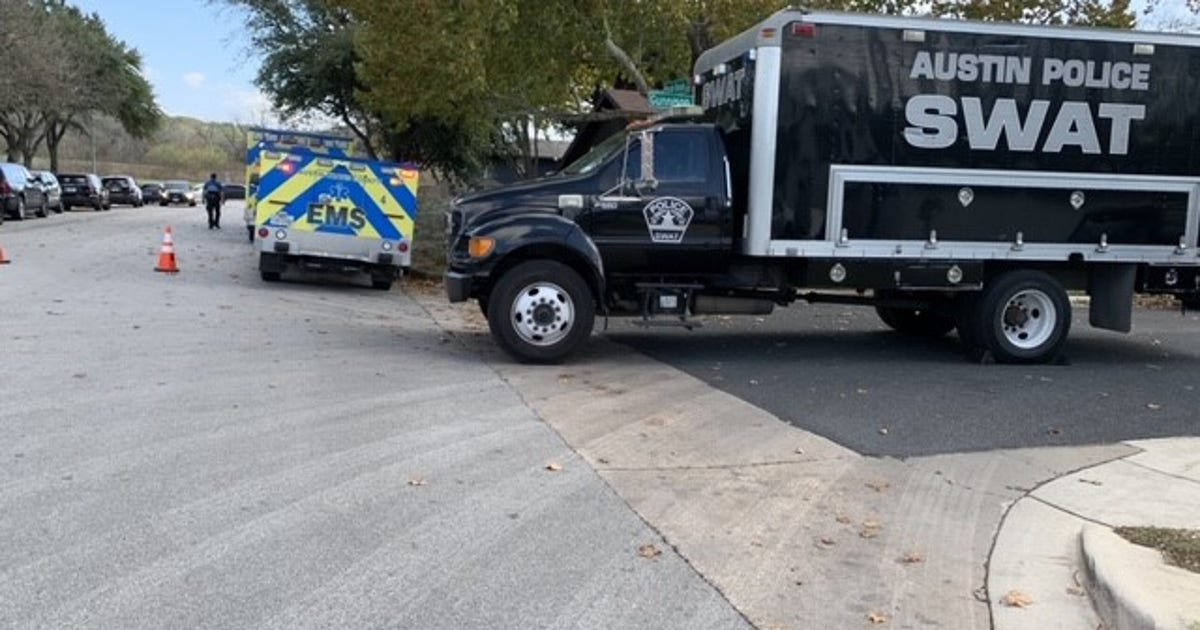 APD, SWAT respond to man with gun outside of his home | FOX 7 Austin