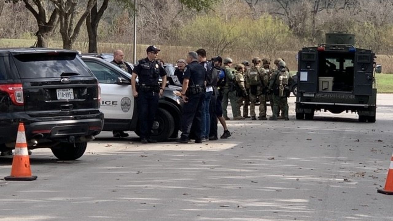 3-hour APD, SWAT Standoff In East Austin Ends Peacefully