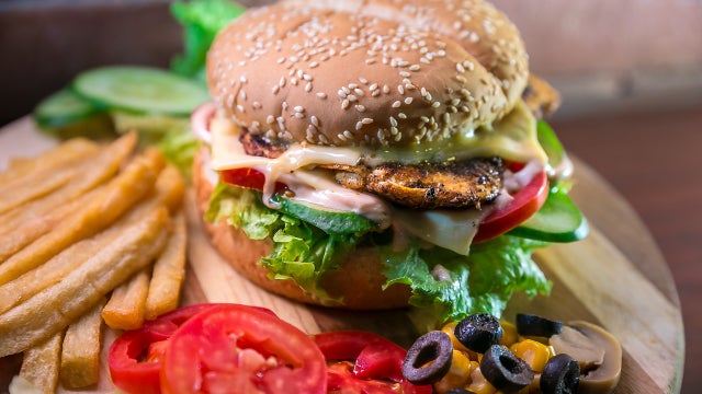 Fast food orders dip after calorie counts appear on menus