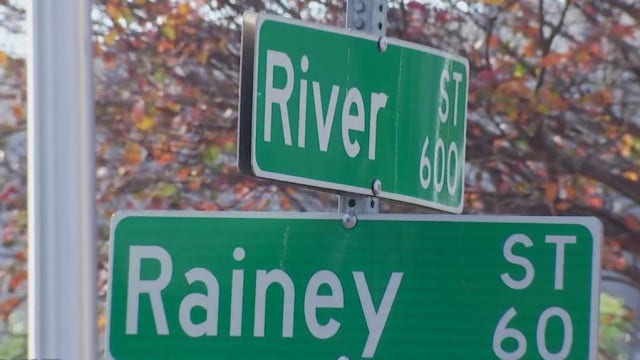 Pilot program to close Rainey Street off to cars kicks off