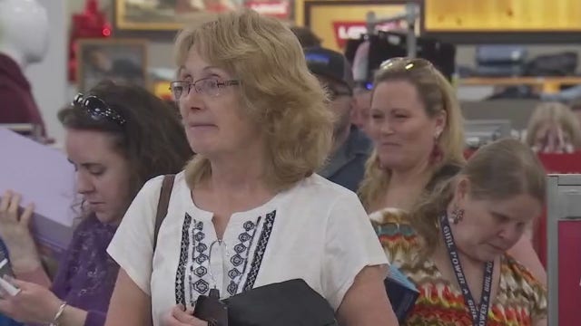 Stores busy as people look for last minute Christmas gifts