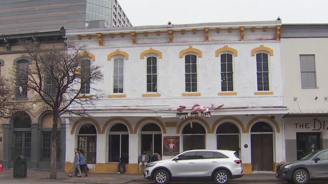 Austin police looking for Sixth Street shooting suspect