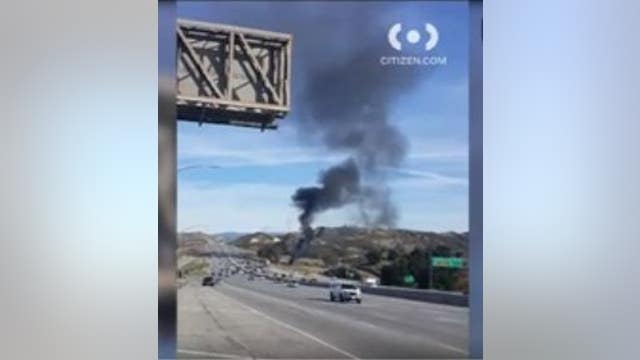 One dead after plane crashes along 14 Freeway in Santa Clarita