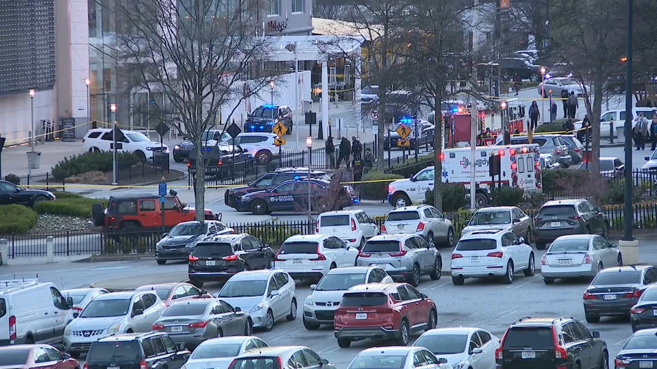 Man shot and killed after argument in Lenox Square Mall parking