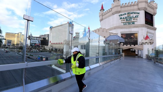 Nevada to close casinos, businesses and ban dining out