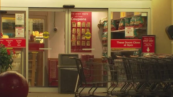 H-E-B 'strongly encourages' customers to continue to wear masks