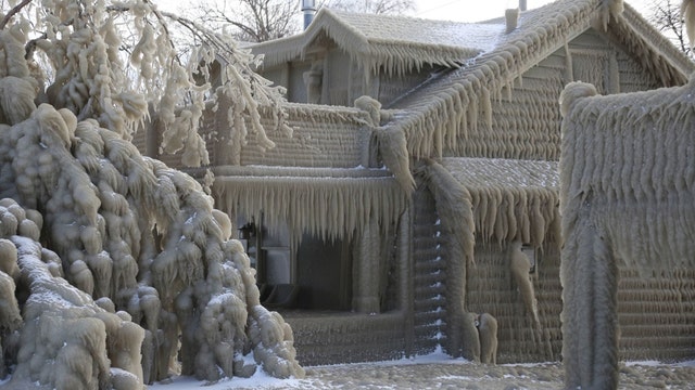 New York homes covered in ice, resemble 'Frozen' after storm brings strong winds, lake-effect snow