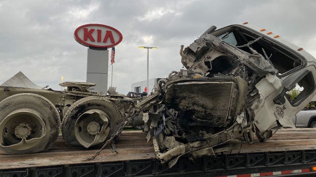 Semi-truck crash causes delays on NB I-35 at Old Settlers Blvd in Round Rock