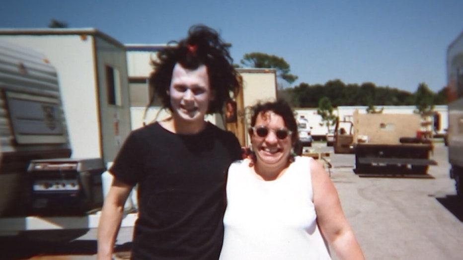 P-EDWARD-SCISSORHANDS-ANNIVERSARY-10_WTVTea54_146.mxf_.00_00_44_52.Still004.jpg
