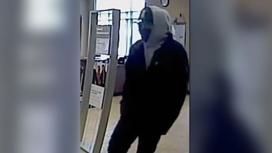 Police searching for 4 suspects in north Austin robbery