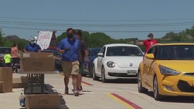 Leander HS cheers on seniors as they pick up caps and gowns