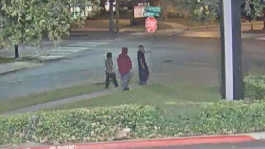 trackdown-south-dallas-surveillance-videos-vo-rabb_00.00.34.20.png