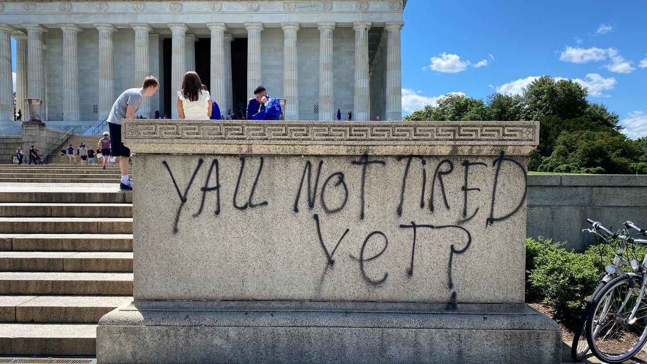 Protesters Deface World War II Memorial And Other National Mall Monuments monuments-men-in-pictures-rescuing-the-world-s-artistic-heritage-from