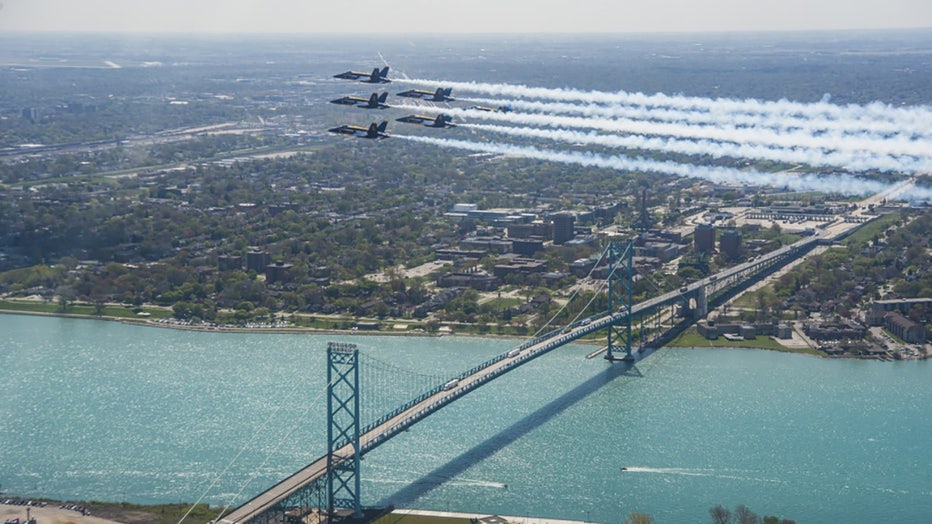 Thunderbirds-America-Strong-Flyover2.jpg