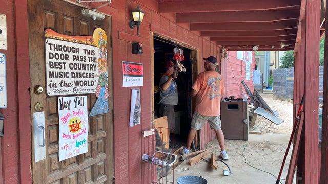Thieves drive into Broken Spoke dance hall, steal ATM