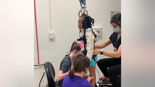 5-year-old with spinal injury sings along to Gwen Stefani at physical therapy session